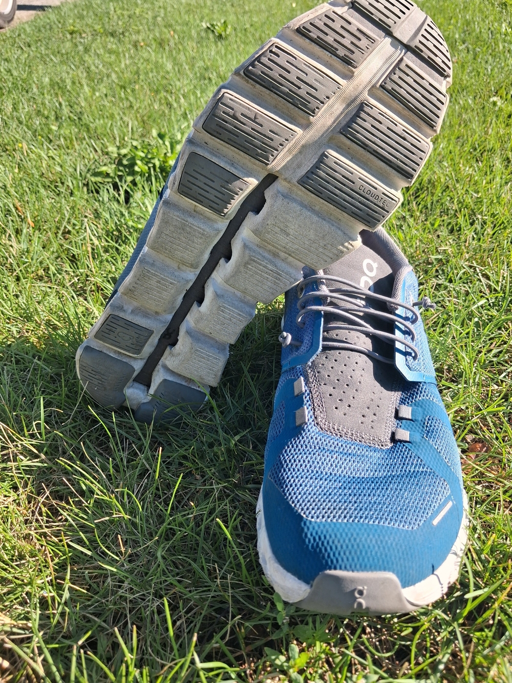 On Running Men’s Athletic Sneakers in Blue and White - Picture 5 of 7